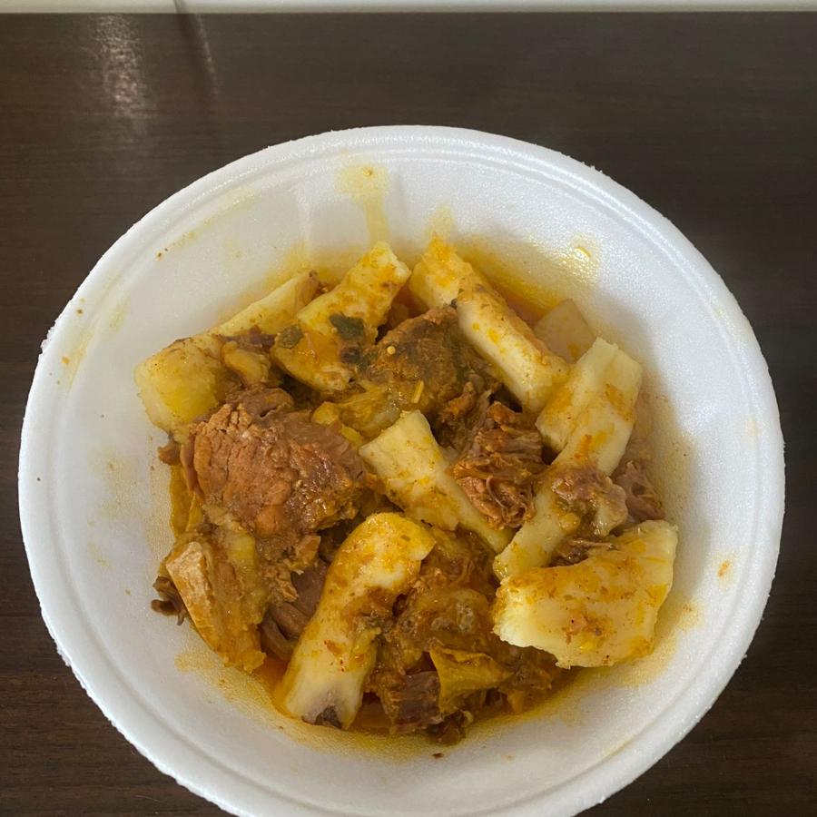 Mistura de costela com mandioca