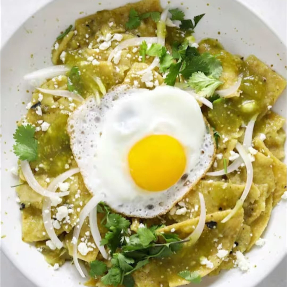 CHILAQUILES VERDES CON HUEVO
