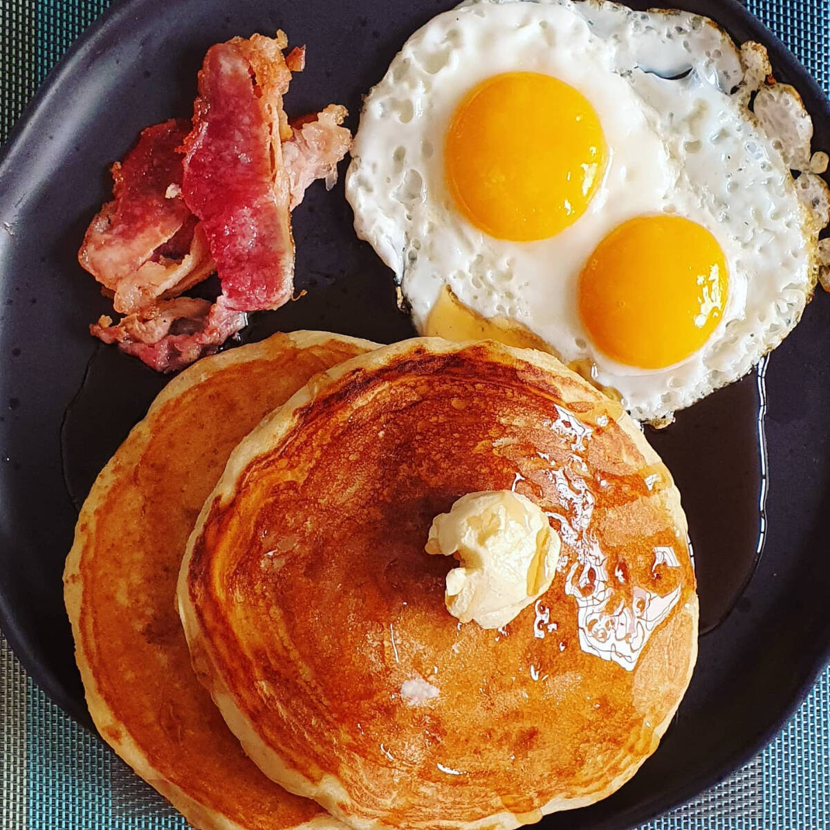 Hot Cakes Hot Cakes / Huevos al Gusto
