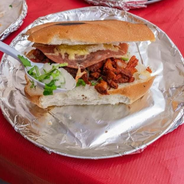 2 Torta al Pastor con Queso + 2 Coca Cola 450 Ml