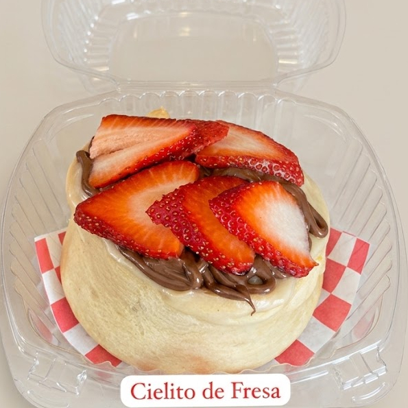 Rol de Canela - Fresas con NUTELLA