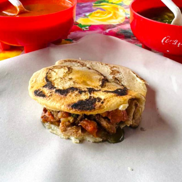 Gordita de bistec ranchero