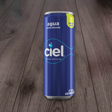Agua mineral lata