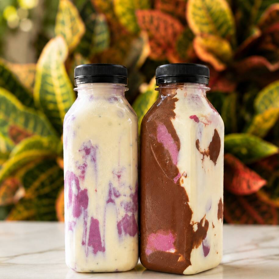 “Dupla perfeita pra quem ama açaí! 💜
Tentação Roxa Suprema + 2 açaís de 500ml na garrafa, cremosos, geladinhos e com o sabor irresistível da realeza. Ideal pra dividir ou se deliciar sem limites! 😋👑”
