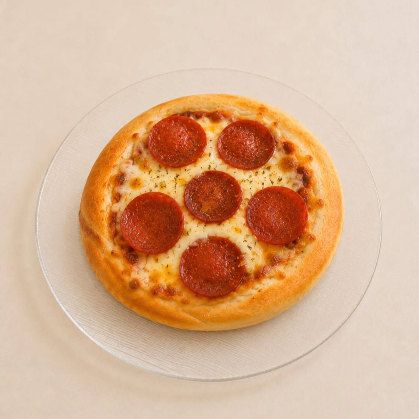 Massa artesanal coberta com molho de tomate, queijo muçarela derretido e fatias generosas de pepperoni, finalizada com orégano e assada no forno.
-----tags-----
esfiha, muhammara, comida árabe, culinária síria, artesanal, gourmet, delivery, almoço, jantar, lanche, assado, forno, especialidade da casa, ingredientes frescos, sabor oriental