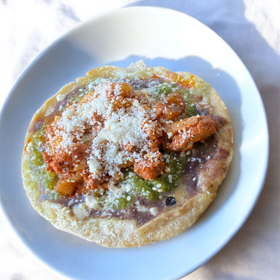 Picadita con Carne Enchilada y salsa roja