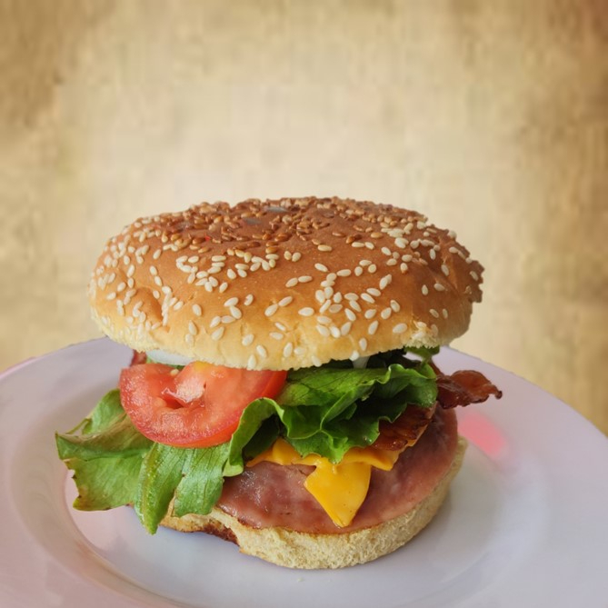 Hamburguesa Clasica con Papas Fritas (Estilo Paja)