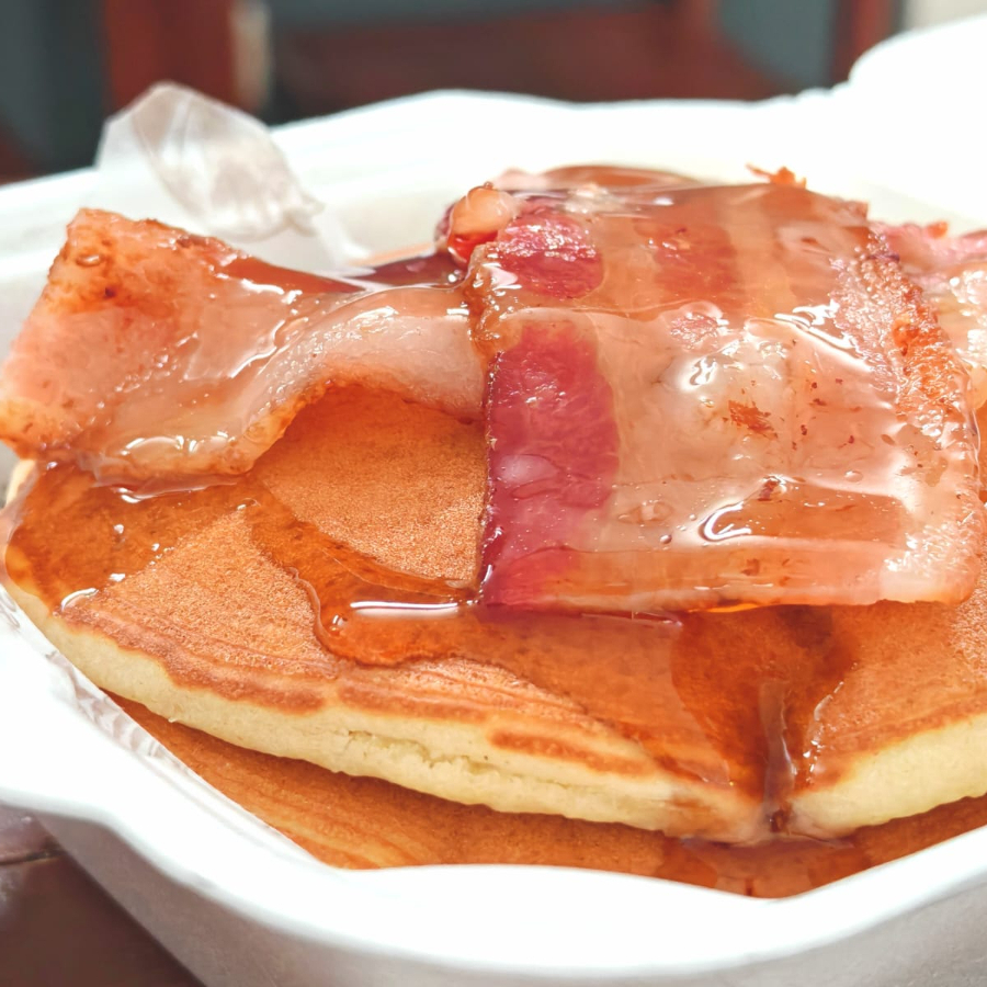 Hotcake con Tocino y Maple