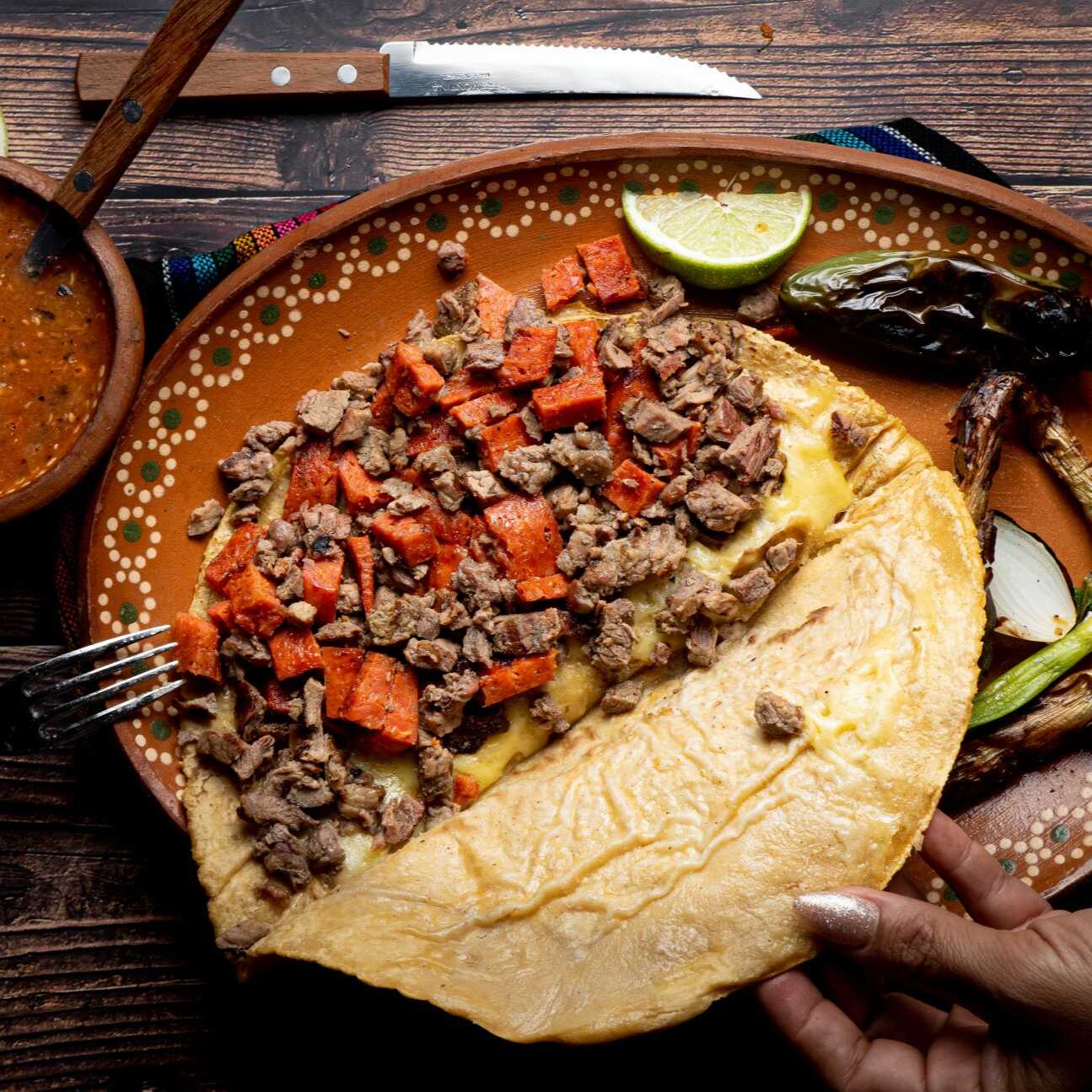 Quesadilla Grande con Chorizo