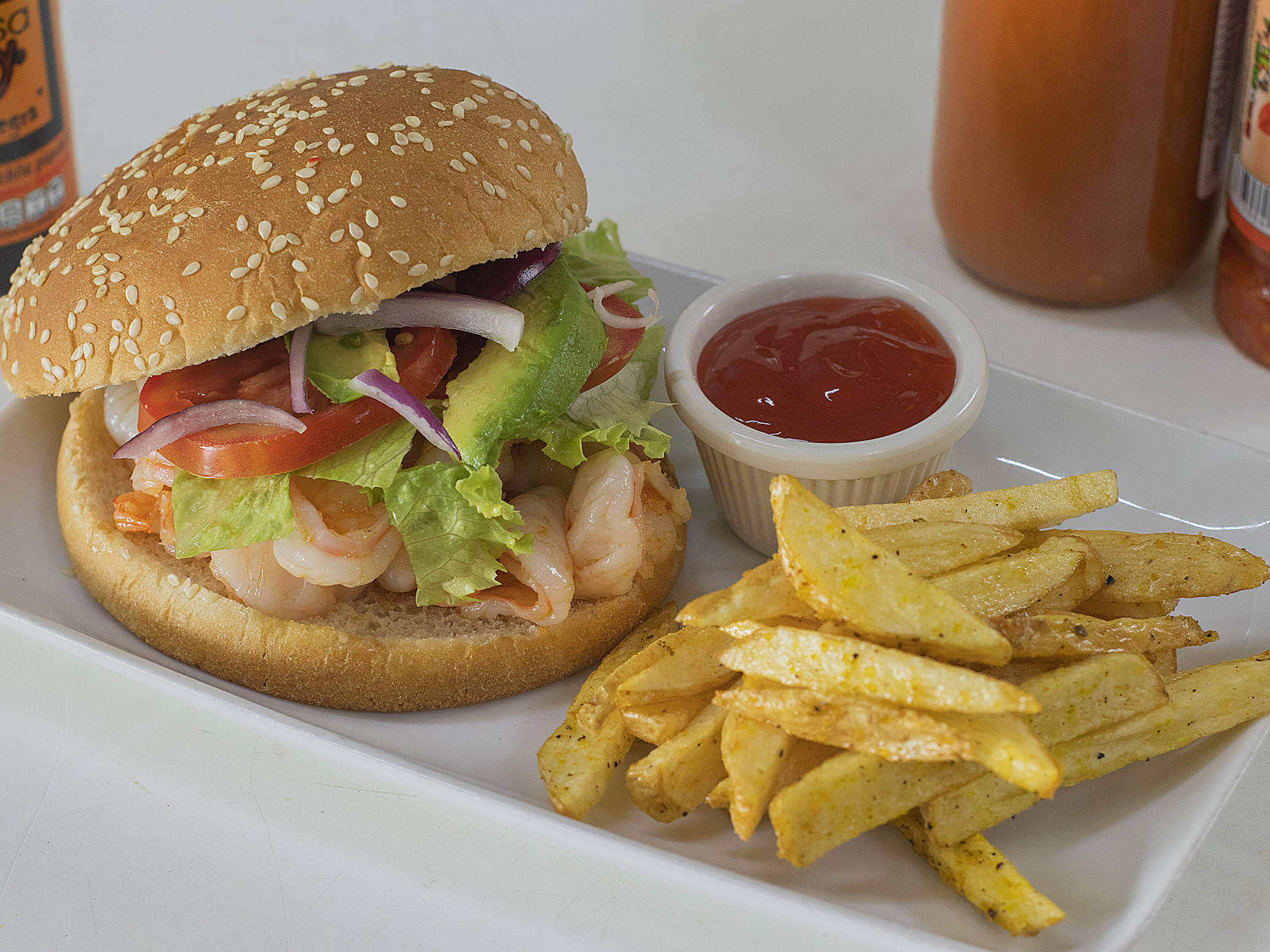 Hamburguesa de Camarón con Papas.