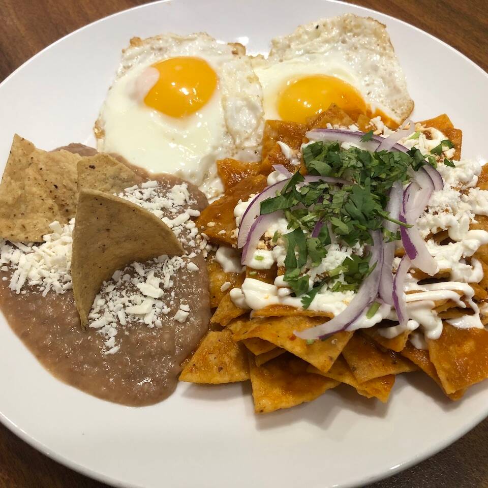 Chilaquiles Naturales con 2 Huevos
