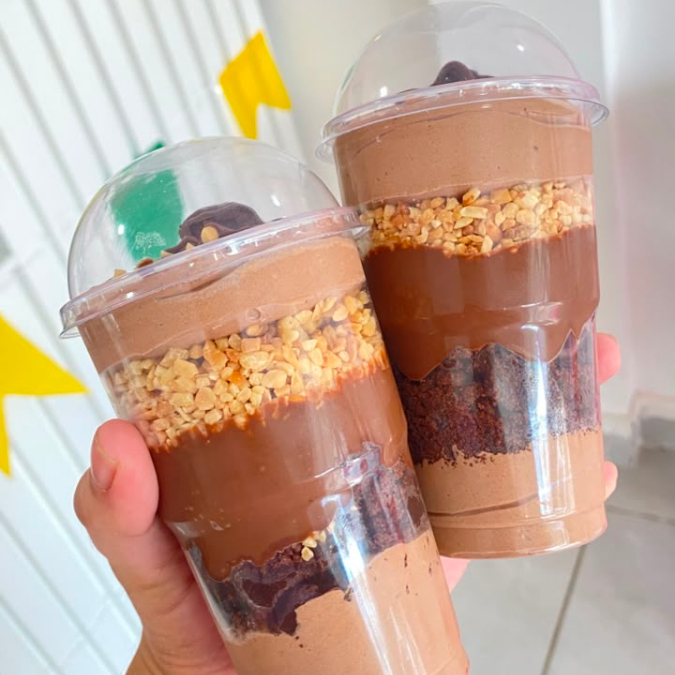 ( 1 unidade ) Mousse de chocolate + nutella + amendoim + pedaços de brownie