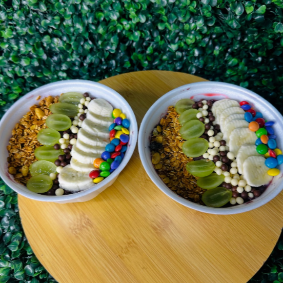 Descrição: O amor vem em dobro! 💜 Com o Combo Duplo Lover, você leva 2 açaís de 480ml, cremosos e cheios de sabor, e ainda ganha 6 acompanhamentos grátis pra montar cada um do seu jeito! 😍 Perfeito pra compartilhar com quem você ama — ou pra curtir sozinho em dose dupla. Mais sabor, mais amor, mais Lover! 💜✨