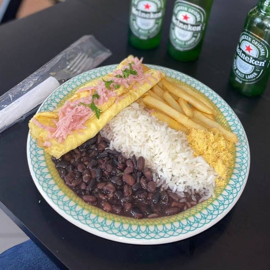 Omelete presunto com Batata Frita, Arroz, Feijão e Farofa
