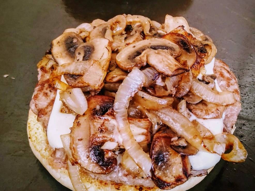 Combo Mushroom Manchego Cheeseburger
