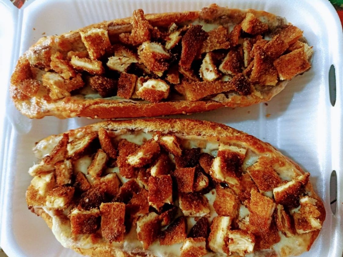 Molletes con Pollo Empanizada