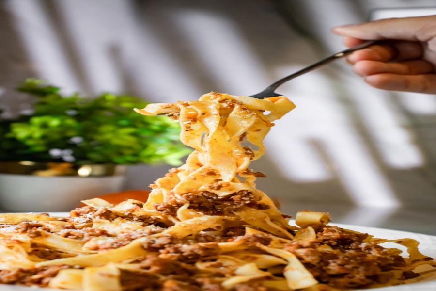 TALLARINES CON RAGÚ