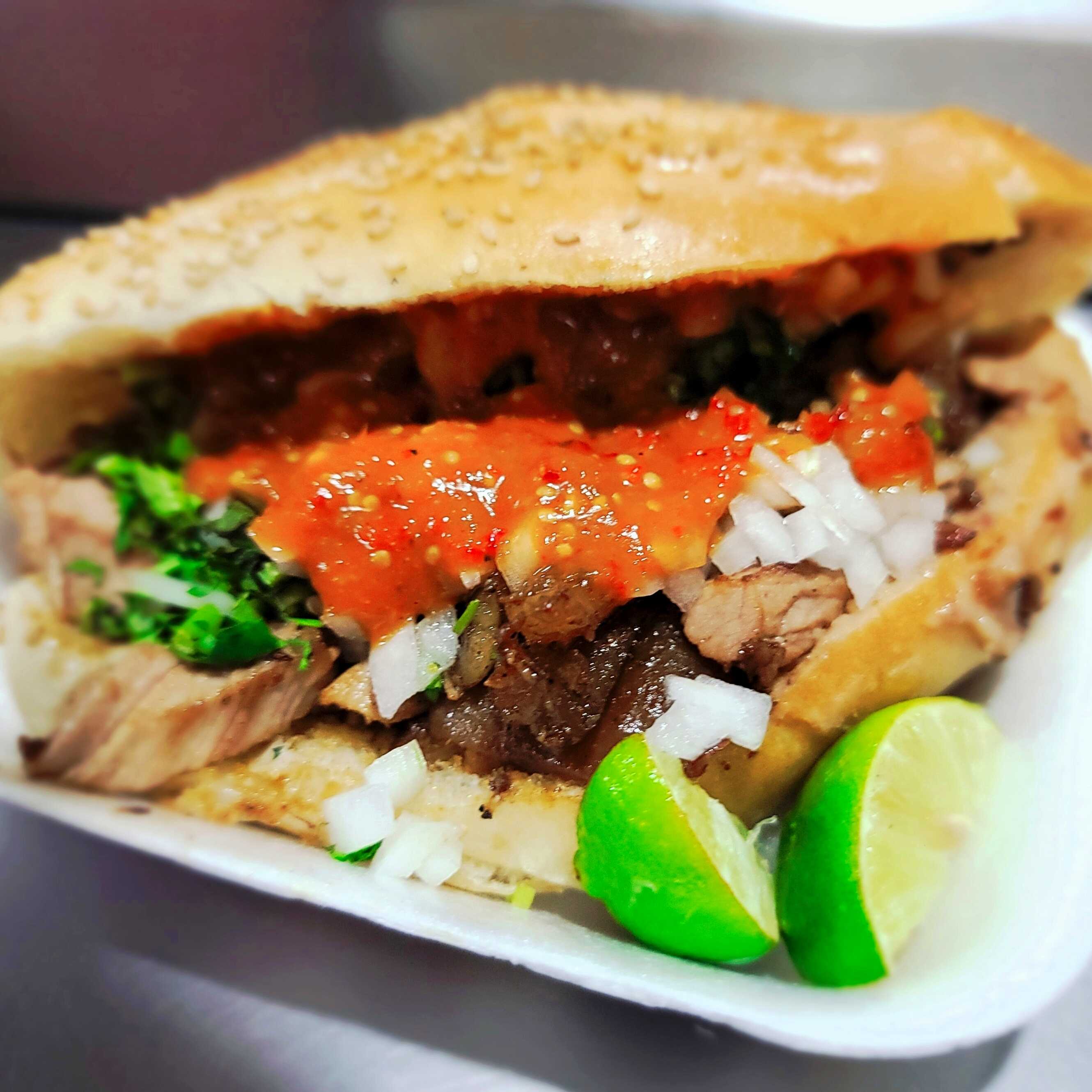 Torta de Carnitas