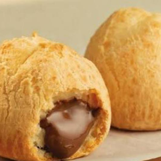 Delicioso Pão de Queijo com Creme de Avelã