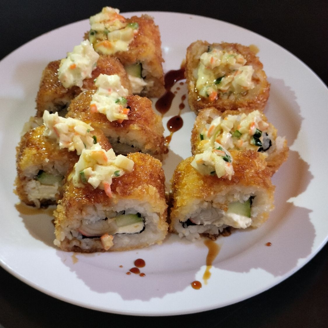 Rollos de sushi de cangrejo