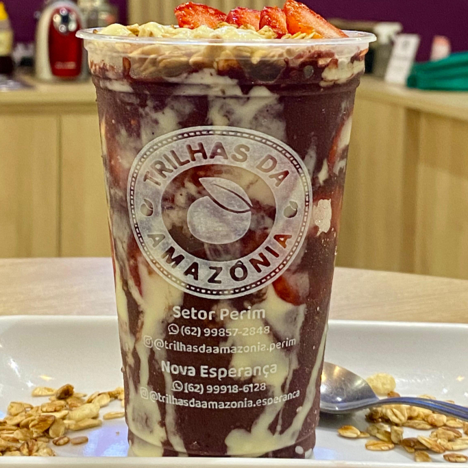 Açaí super concentrado e preparado em camadas com até 3 adicionais à sua escolha.