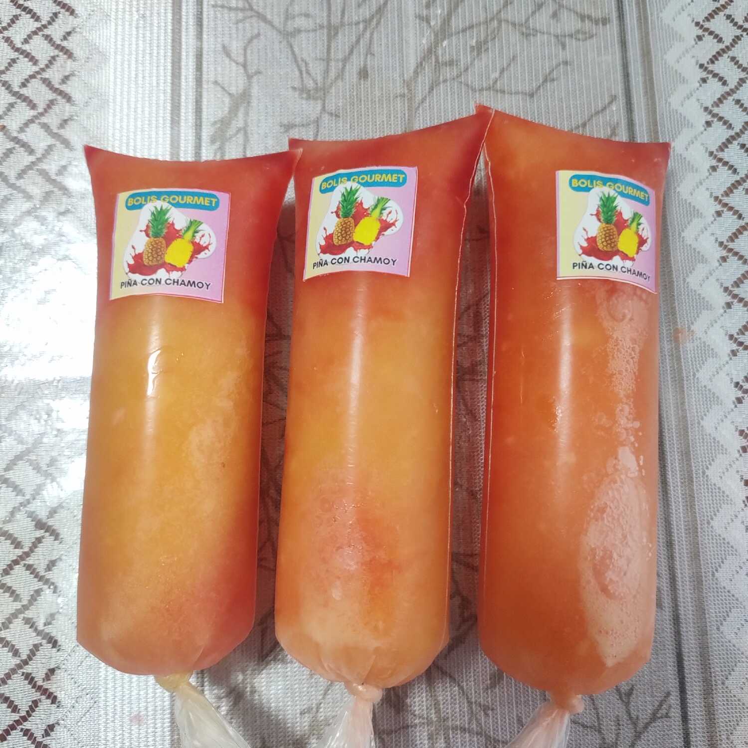 Boli de Agua de Piña con Chamoy