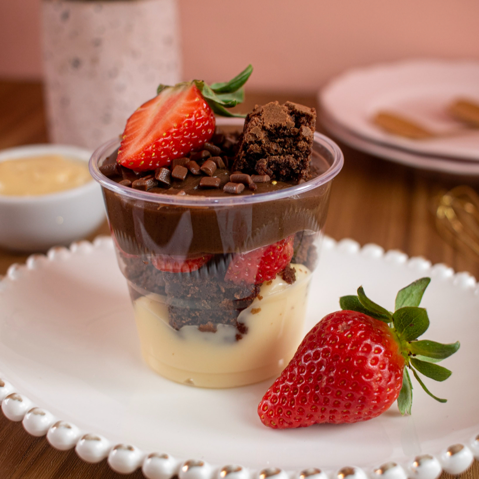 Recheios de brigadeiro e Ninho com brownie e morangos frescos!