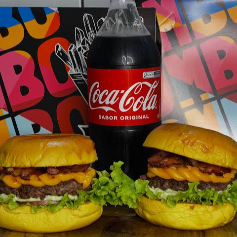 2 Hamburgueres especiais + refrigerante de 1L ( ingredientes dos hamburgueres: pão brioche, carne de 80g, calabresa, queijo mussarela, lanche, ovo, batata palha, tomate, pepino e alface.