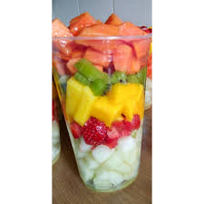 Salada de frutas composto por - Leite condesado + Uva + Banana + Manga e Morango