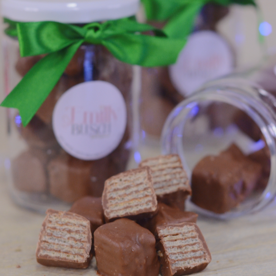 Waffer bits recheado com nutella coberto com chocolate ao leite. 130g - serve aprox. 1 pessoa.