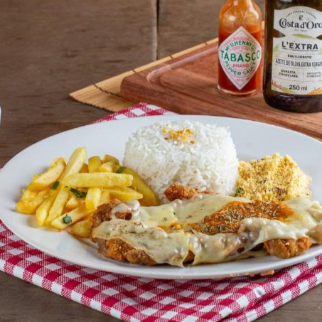 Acompanha arroz, feijão, purê de batatas ou fritas.