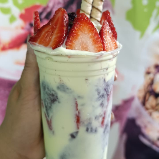 AÇAÍ,CREME DE NINHO,LEITE EM PÓ,MORANGO FRUTA.