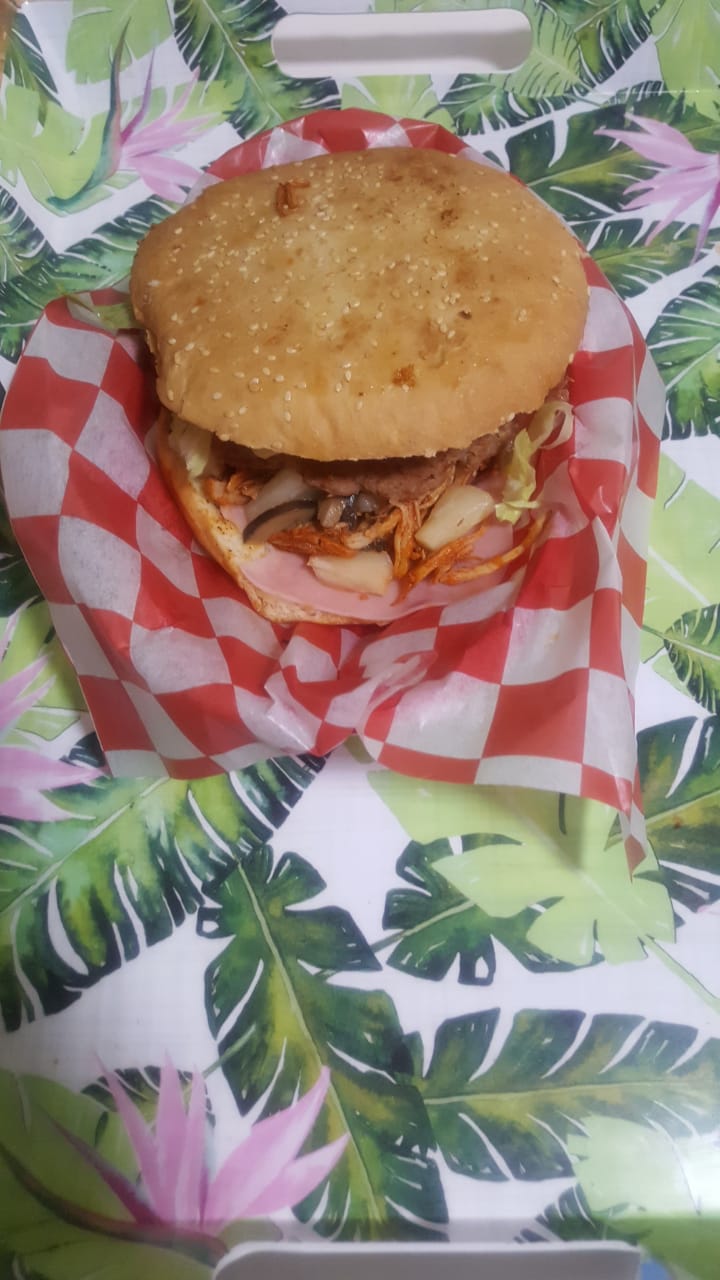 3 Hamburguesas Cubanas
