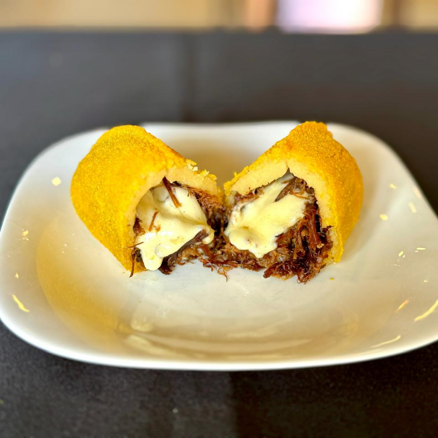 Pastelão de Carne de Sol Desfiada c/ Mussarela derretendo