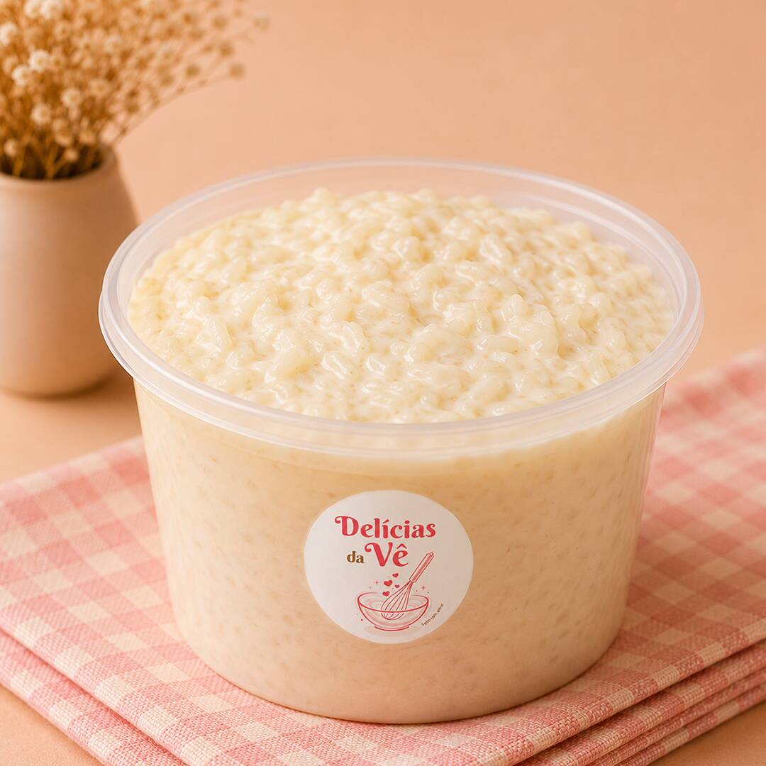 Arroz Doce Cremoso preparado artesanalmente, com textura cremosa e aquele sabor caseiro que lembra receita de família. Feito no dia com ingredientes selecionados. 500g - serve de 2 a 3 pessoas.
