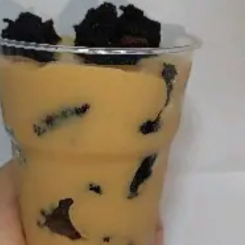 Copo da felicidade de brownie c/ recheio de doce de leite caseiro c/ uva