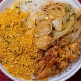 Acompanhamentos: Feijão Preto, Arroz, Macarrão, Salada e Farofa
