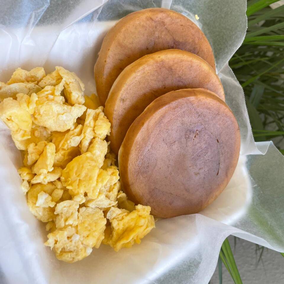 Hotcakes con Huevos