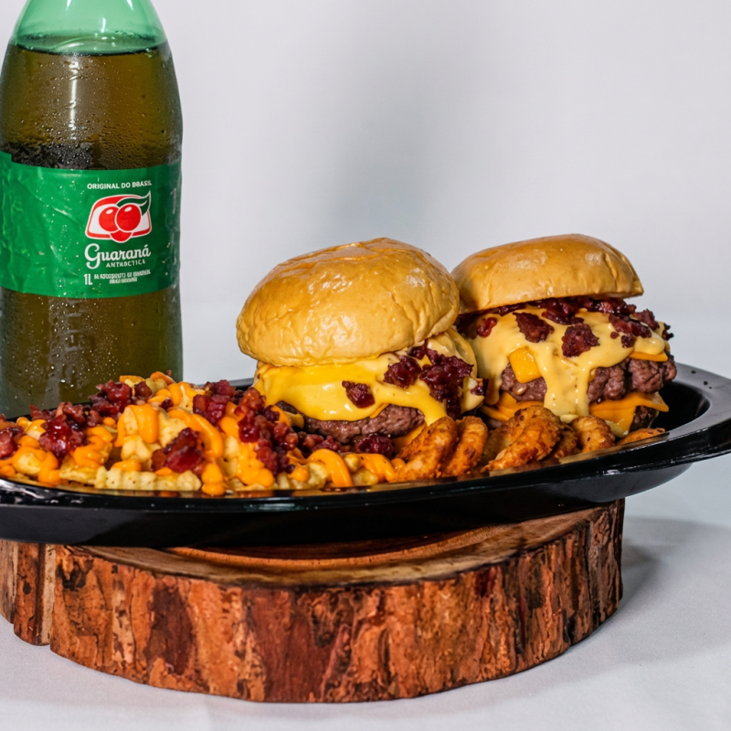 Acompanha 2 lanches 05, batata turbinada e refri de 1l