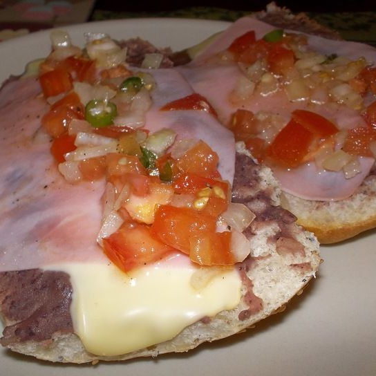Molletes con jamon