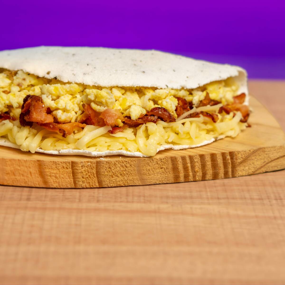 “Tapioca Salgada Super Recheada — escolha os ingredientes do seu jeito e tenha uma experiência de sabor inesquecível! Fresquinha, feita na hora e perfeita para matar a fome com prazer.”