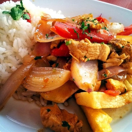 Saltado de Pollo