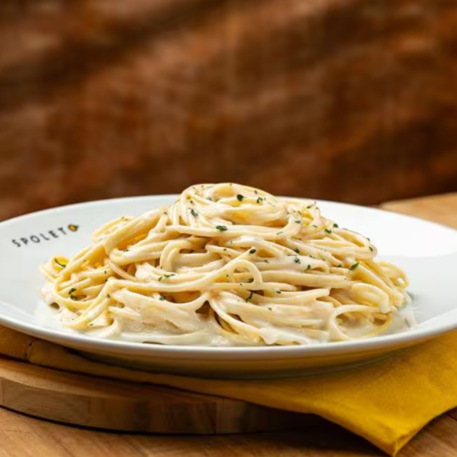 Spaghetti (espaguete) (300g) e combine com Molho Branco (3 conchas).