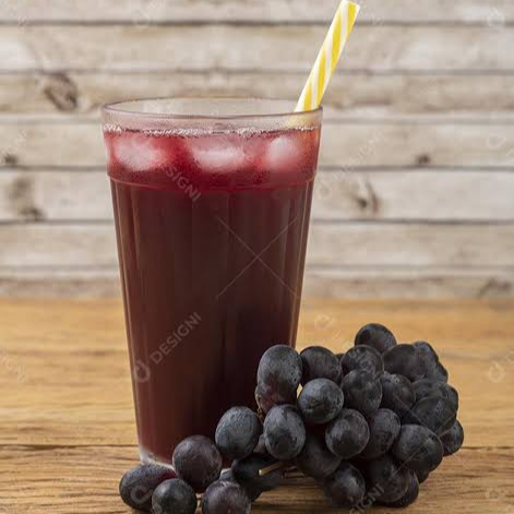 Copo de 500ML suco de uva roxa marca OQ e gelo