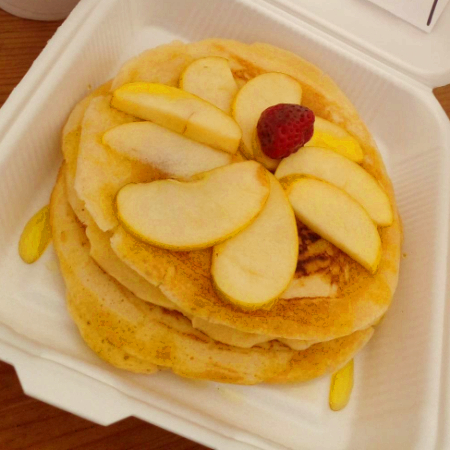 Combo Hot Cakes con Fruta + Café + Vaso de Fruta