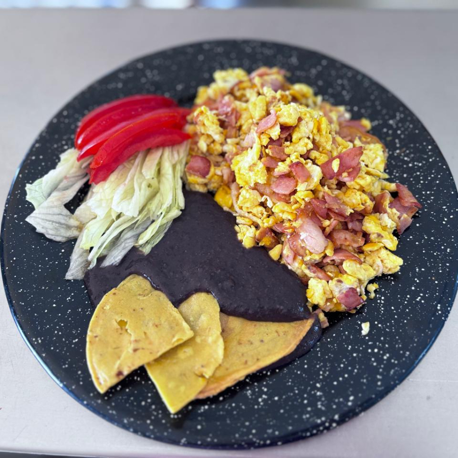 Huevos al Gusto ( Jamón o Chorizo o Longaniza )