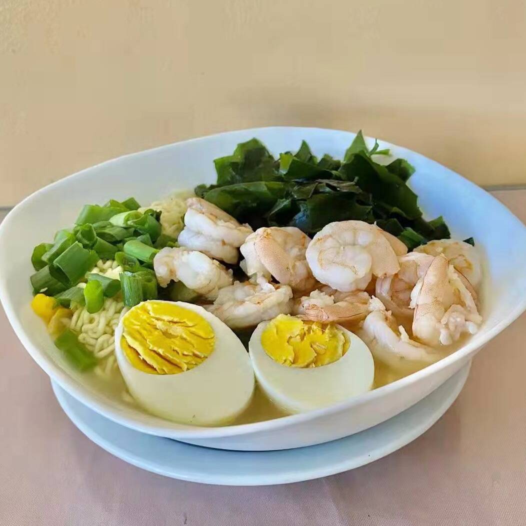 Fideo ramen con camarones
