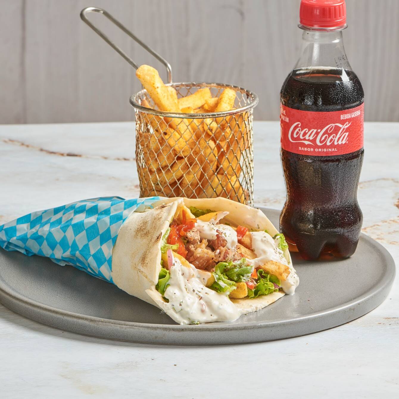 Gyro clásico + Papas + Bebida