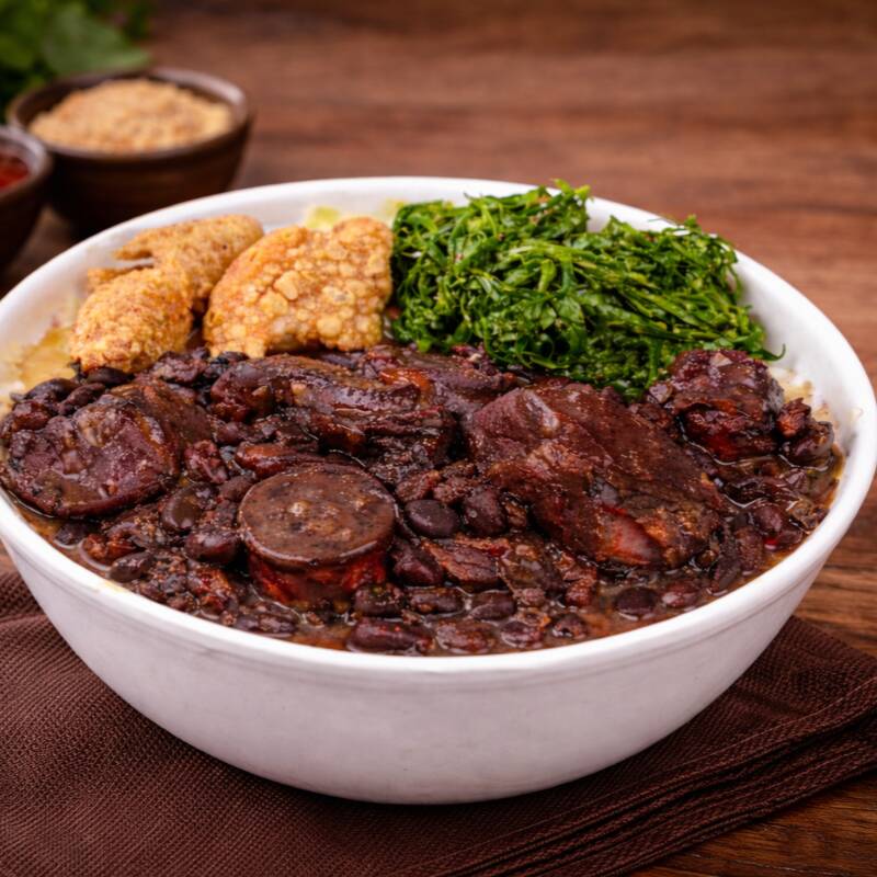 Marmita feijoada magra individual com Arroz, feijoada, farofa, couve à mineira ou vinagrete). Marmita indicada para 01 pessoa.
Dependendo da disponibilidade enviaremos de cortesia um saquinho de torresmo!!!