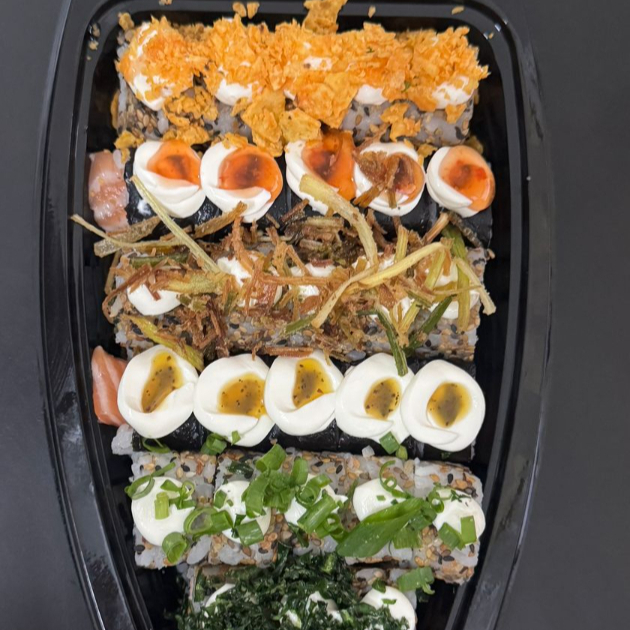 Kit molho :2 shoyu, 1 teriaki mitsuwa ,1 hashi. 10 Hossomaki Skin Cream Chesse 5 De Alho Poro De De Cebolinha 5/5 10 Uramaki Kani Cream Chesse E Geleia De Pimenta E Maracujá 5/5 10 Hossomaki Salmão Grelhado Cream Chesse Doritos E Couve 5/5